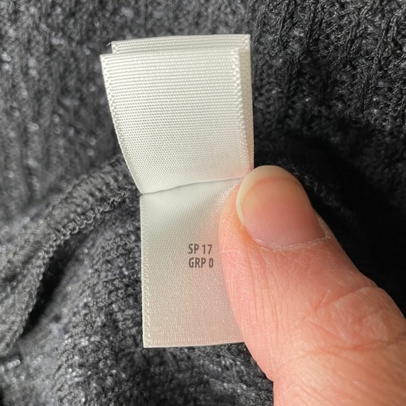 St. John Wool Blend Knit Top With Front Pockets And Slit Size 4 - Picture 8 of 10